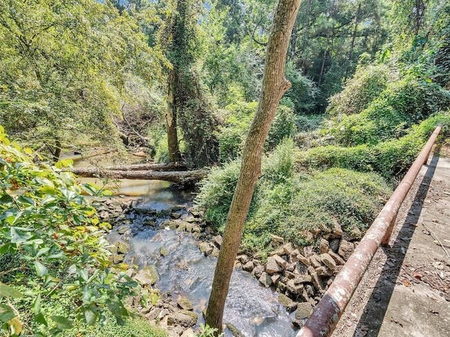 Building Photo - 8402 Matthews Ln