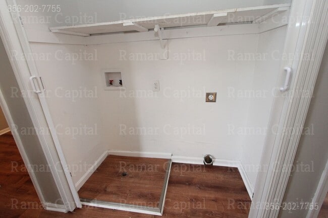 Building Photo - 3 Bedroom 1 Bath corner townhouse in Sickl...