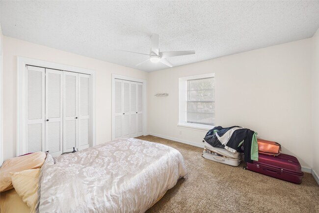 Building Photo - 8233 Kingsbrook Rd