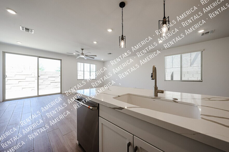 Building Photo - 2484 W Rowel Rd