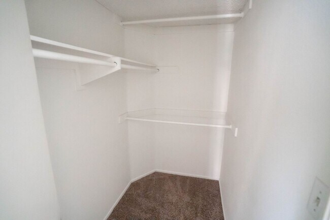 Building Photo - COMING SOON! Santa Fe Double Primary Condo in Valencia!