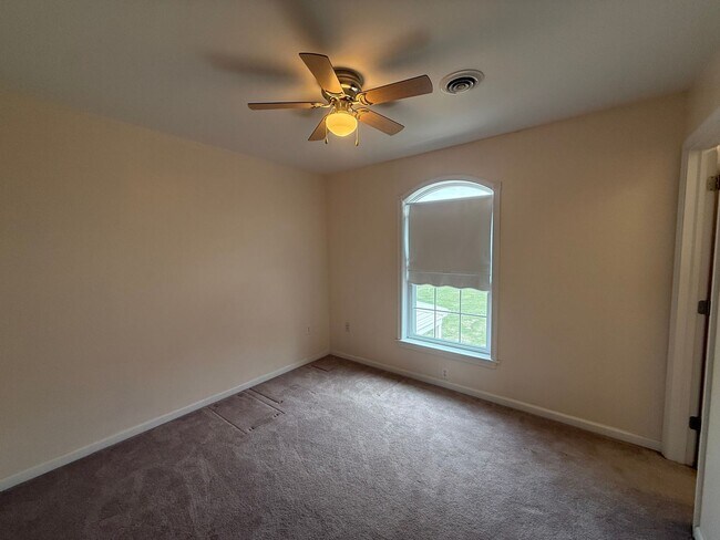 Building Photo - For Rent 3 bed / 2.5 bathrooms | attached 2 car-garage plus detached 2 car-garage on a 1.52-acre ...