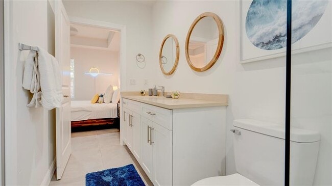 Building Photo - 627 47th St