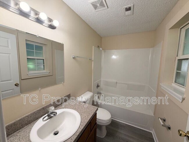 Building Photo - 747 Broxton St