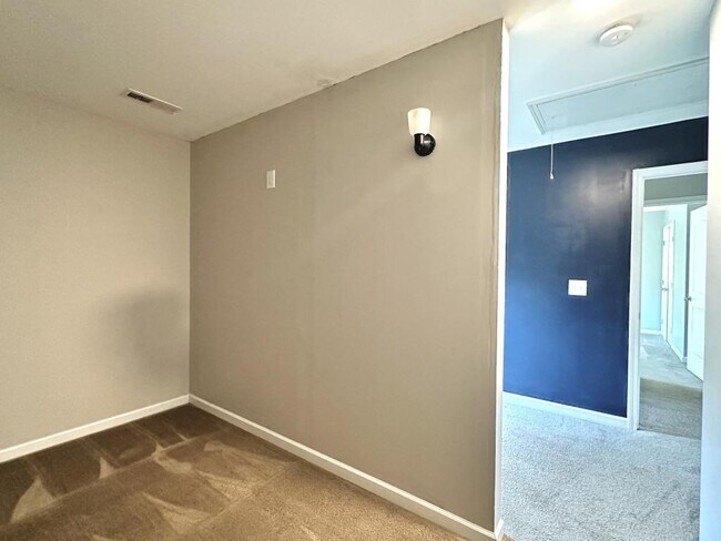 Building Photo - 717 Bellingham Way