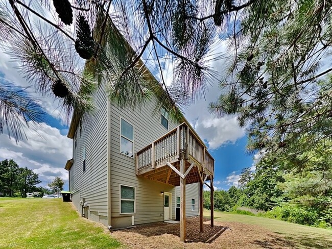 Building Photo - Well-maintained 4 Bedroom With Basement