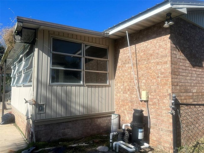 Building Photo - 1742 S Central Ave