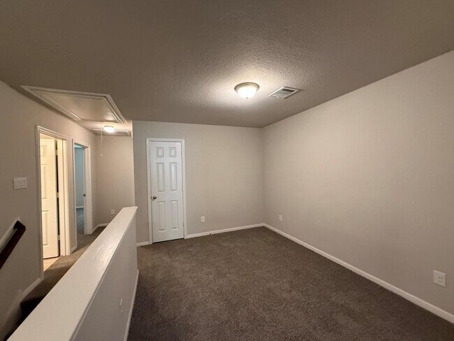 Building Photo - 105 Camelot Pl Ct