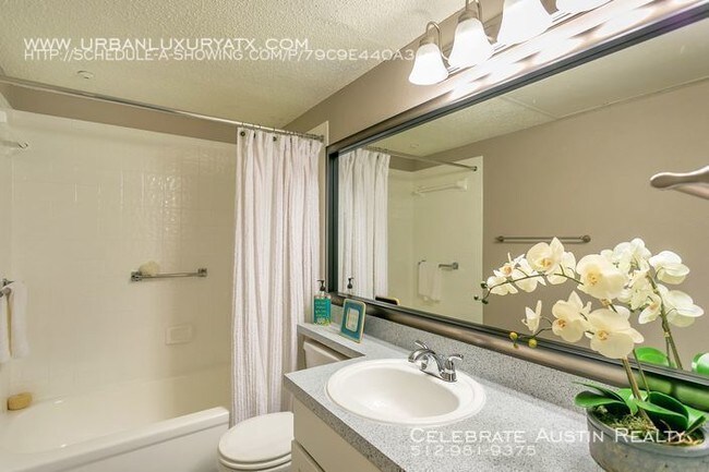 Building Photo - Hillside Creek