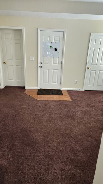 U1 - Livingroom - 42 S Adams St