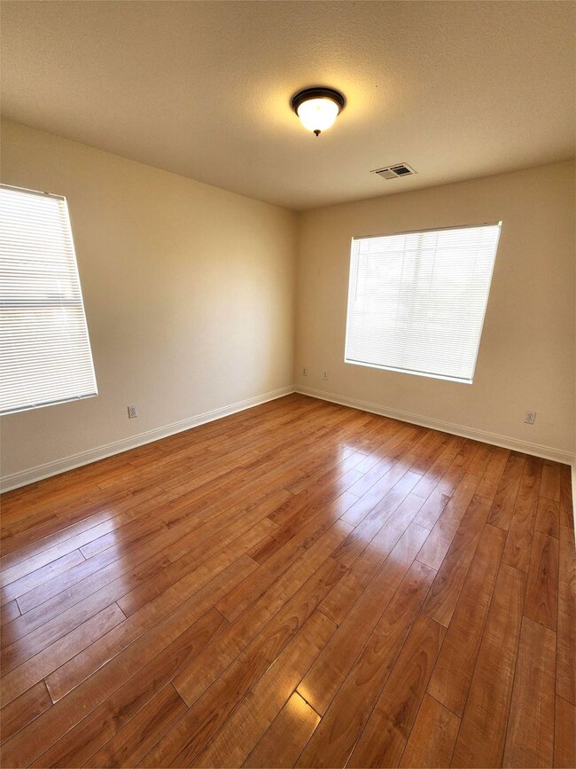 Building Photo - Single-Story Home with 2-Car Garage in Cul...