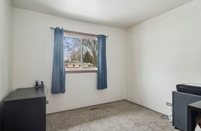 Building Photo - 460 Flagstaff Ln