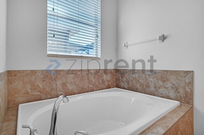 Building Photo - 16622 Myrtle Sand Dr