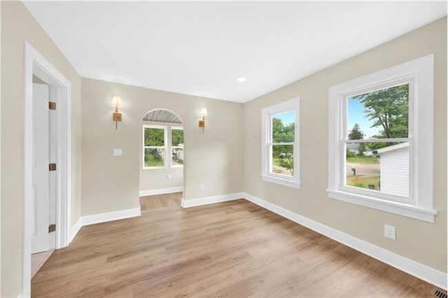 Building Photo - 2332 Cooledge Ave