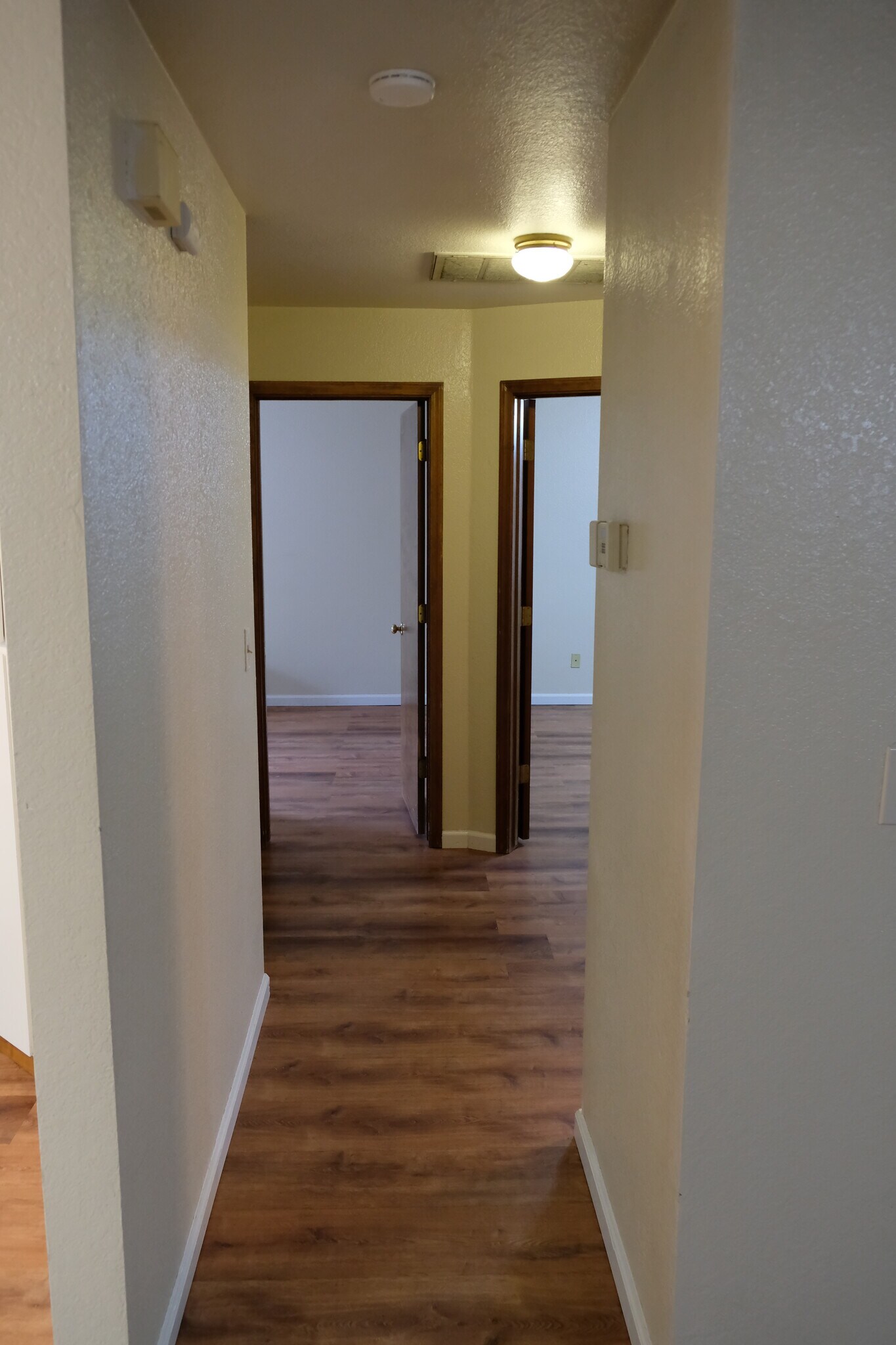 Middle hallway - 118 W Beverly Pl