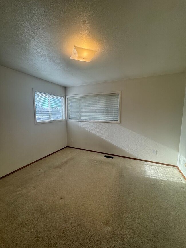 Building Photo - 4337 Lombard Dr
