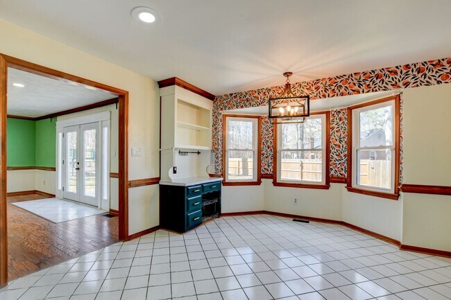 Building Photo - 412 Saddle Ct