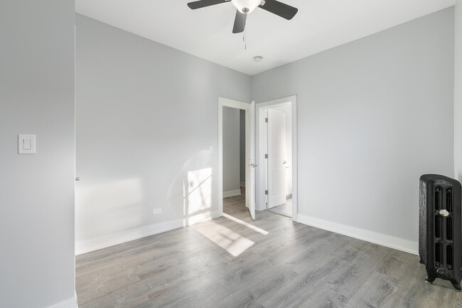 Building Photo - 7622 N Eastlake Terrace