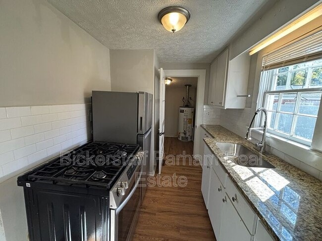 Building Photo - 2218 Camille Dr