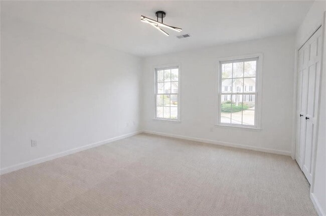 Building Photo - 1430 Hillcrest Heights