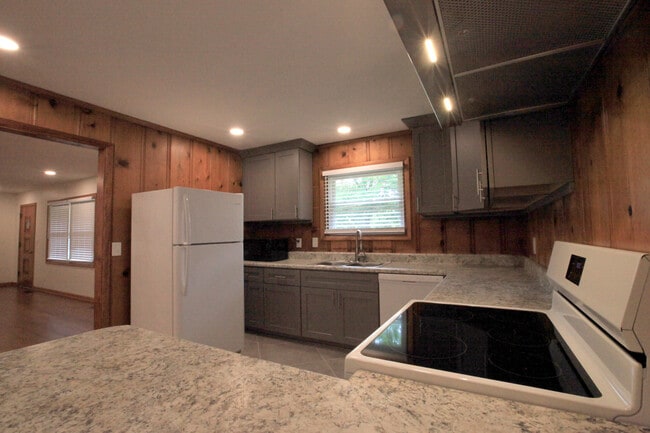 Building Photo - 308 S Baird Ln