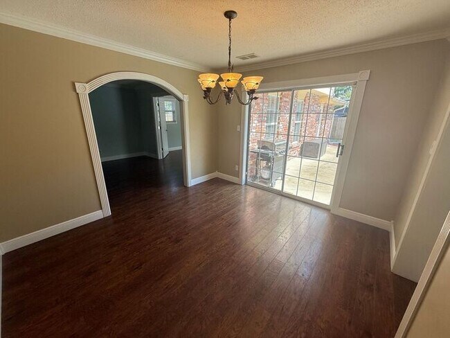 Building Photo - Gulf Breeze - Proper - 5 bedroom, 3.5 bathroom with pool and lawn care included