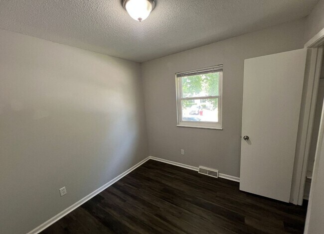 Building Photo - Charming 3 Bedroom Home with Finished Base...