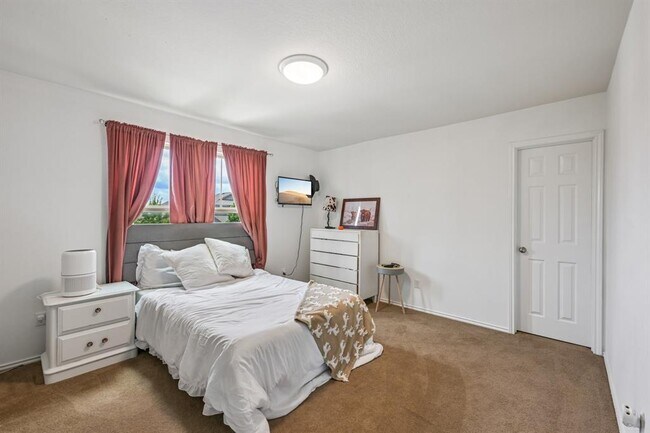 Building Photo - 216 La Dera Dr