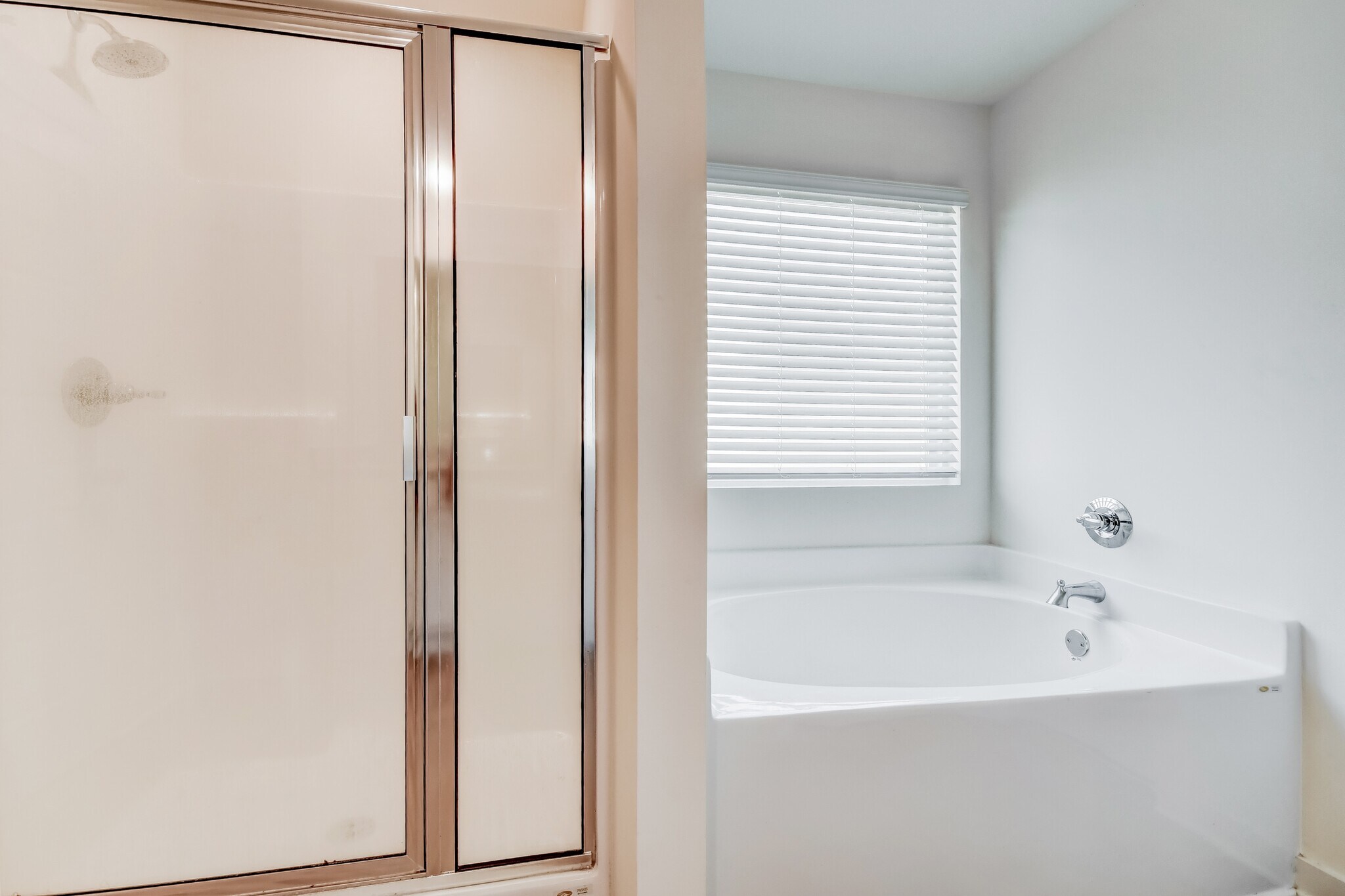 Building Photo - 14 Deer Creek Dr