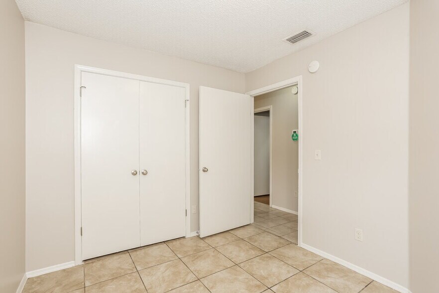 Building Photo - 8327 Argyle Corners Ct