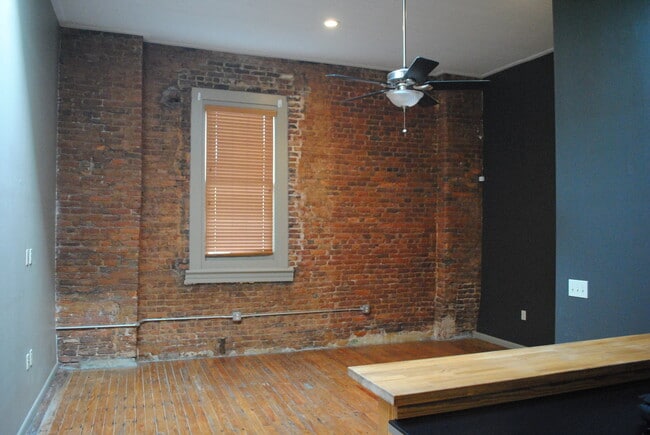 Primary Photo - 829 S Railroad Ave