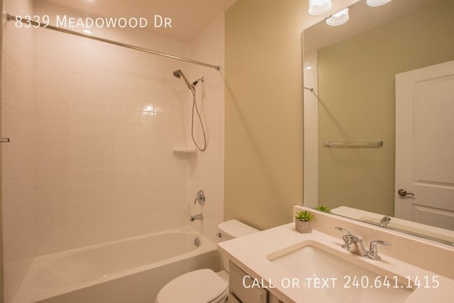 Building Photo - 8339 Meadowood Dr