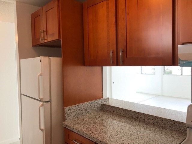 Building Photo - 2-bedrrom, 1-bath Lakeview Gardens