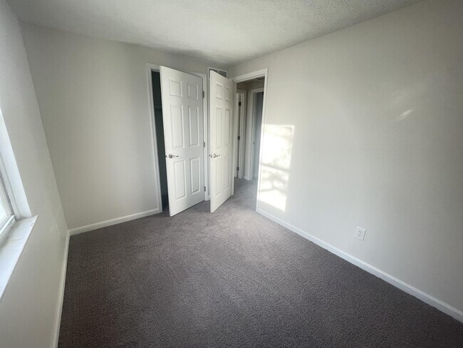 Building Photo - 953 S Spring Rd