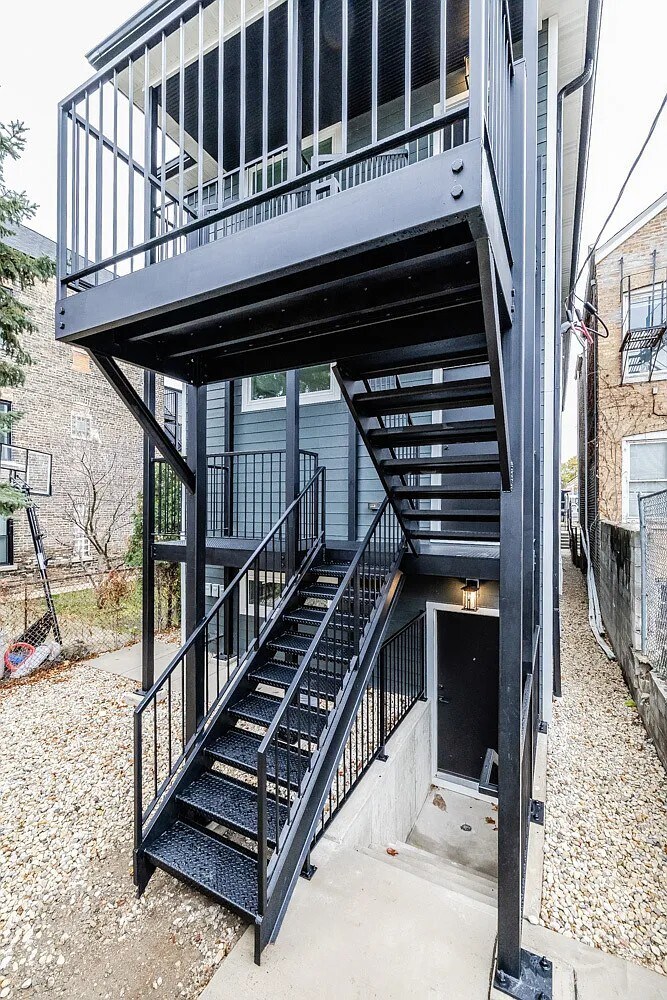 Building Photo - 2712 W 24th Pl