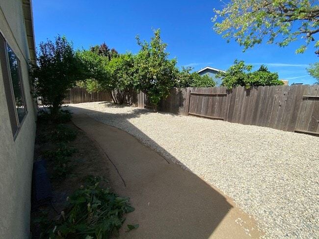 Building Photo - 3 Bedroom 2 Bathroom Home In Rosemont Open House Friday April 3rd 4-5 PM