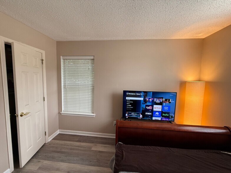 Building Photo - 14 W Dressage Ct
