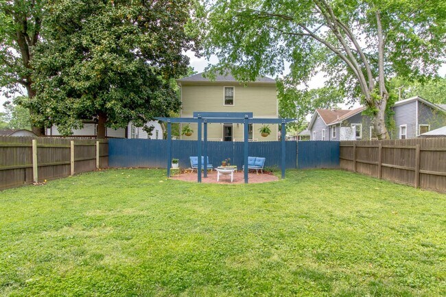 Building Photo - Stunning 4 Bedroom / Amazing Location / Fenced in Backyard / Beautiful Covered Front Porch