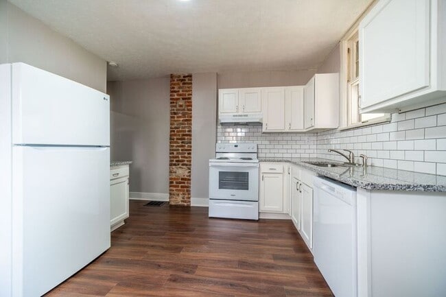 Building Photo - 2825 Sullivant Ave