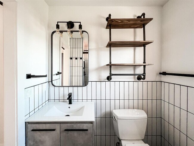 Building Photo - 6203 London Dr