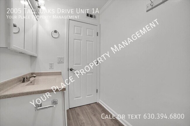 Building Photo - 2005 Tall Oaks Dr