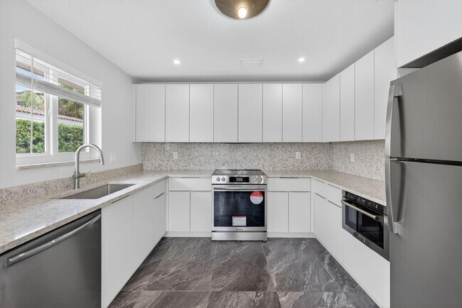 Building Photo - 4442 Sea Grape Dr