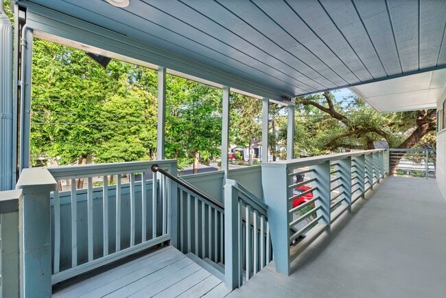 Building Photo - 217 E 12th St