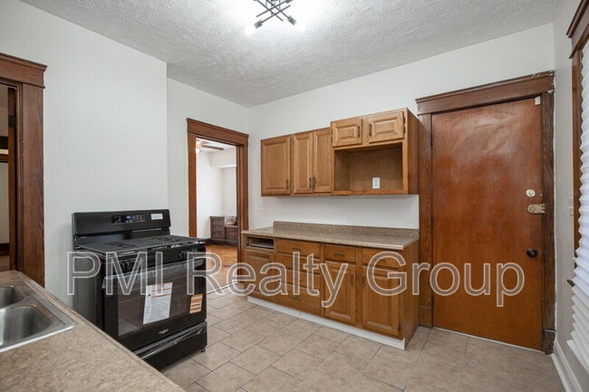 Building Photo - 2936 E 128th St