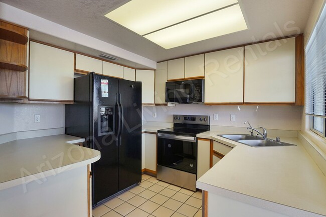 Building Photo - CONDO ON THE GREEN