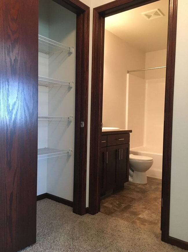 Building Photo - 3 Bed 3 Bath Twin Home