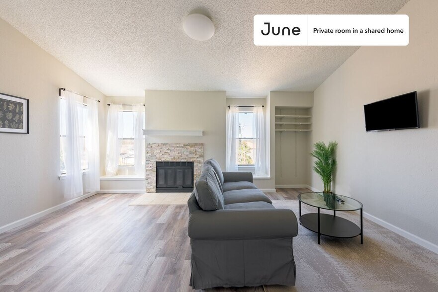 Building Photo - Room in Shared 2 bed/2 bath home