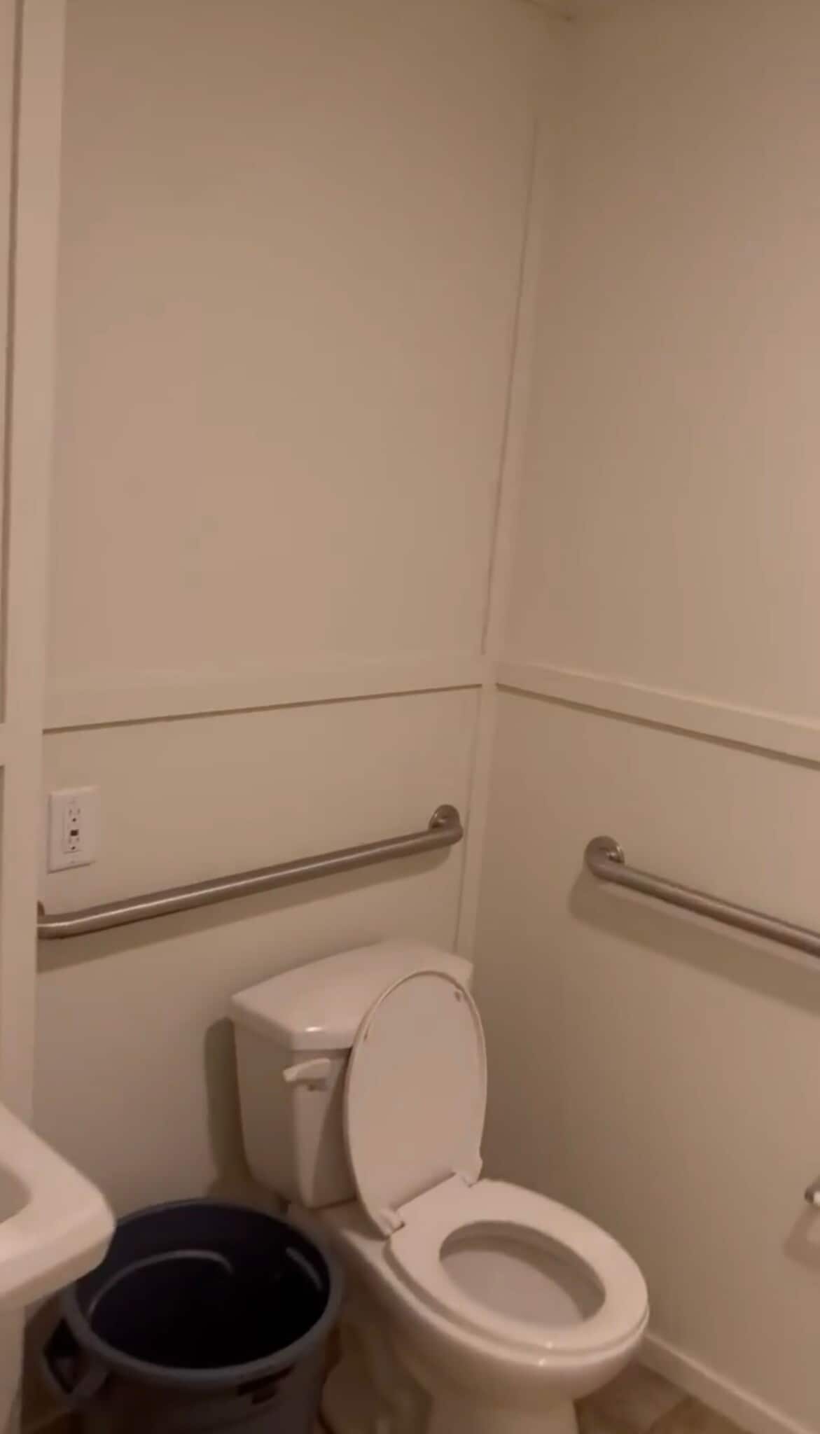 Bathroom - 19 Meadowview Ln