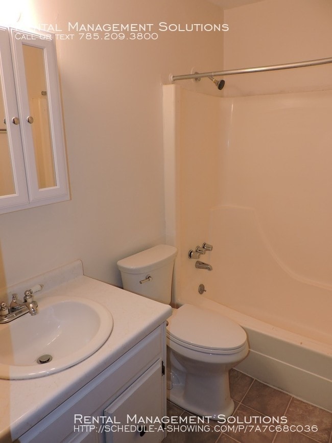 Building Photo - Bluewood East - 1 Bedroom 1 Bath