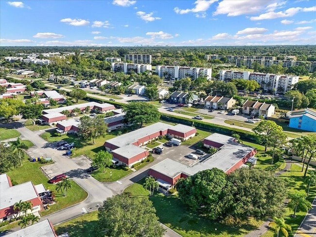 Building Photo - 102 Amherst Ln